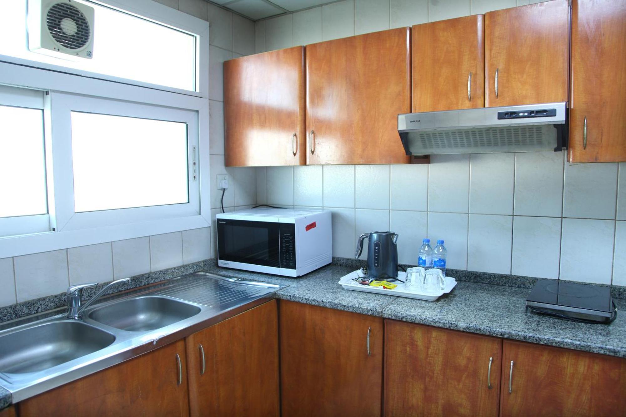 Ruwi Hotel Apartments, Sharjah Bagian luar foto