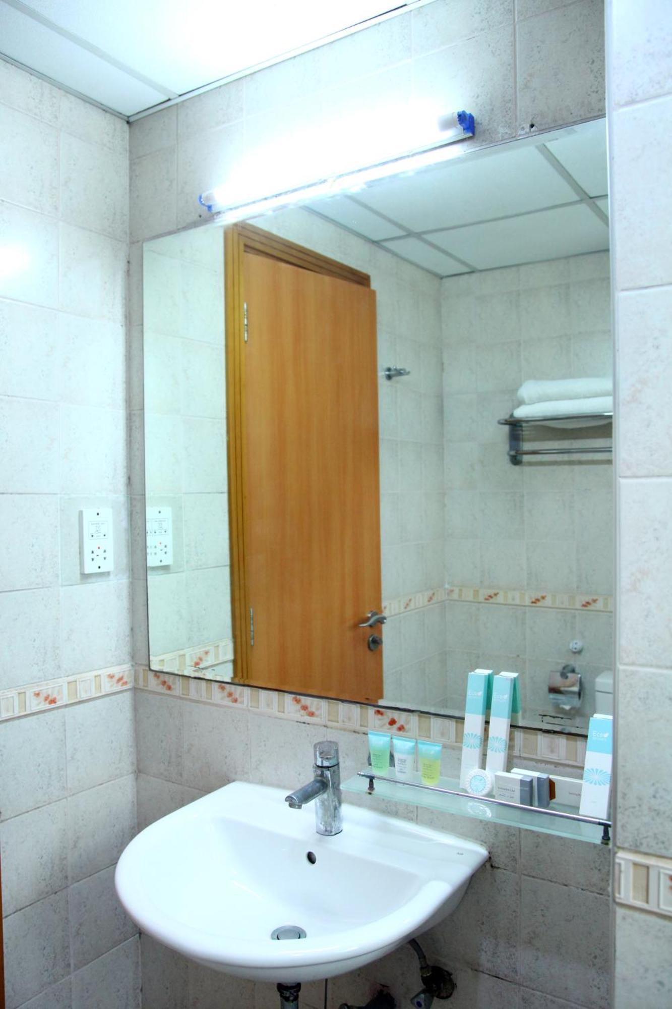 Ruwi Hotel Apartments, Sharjah Bagian luar foto